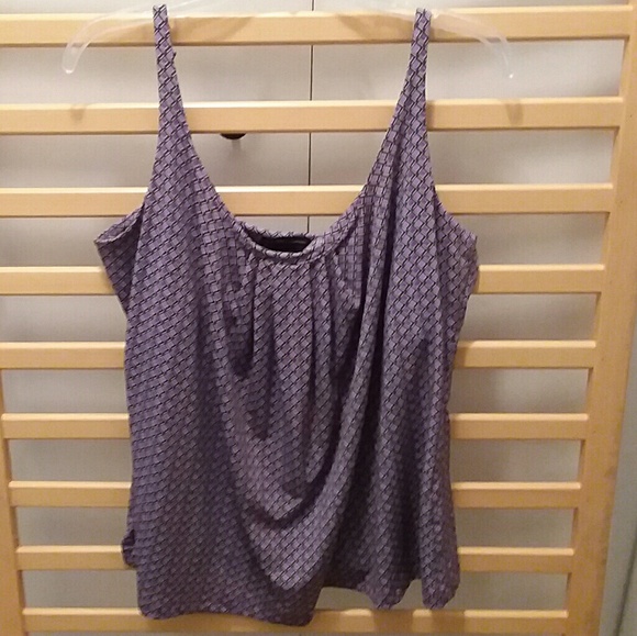New York & Company Tops - New York & Company top with shelf bra